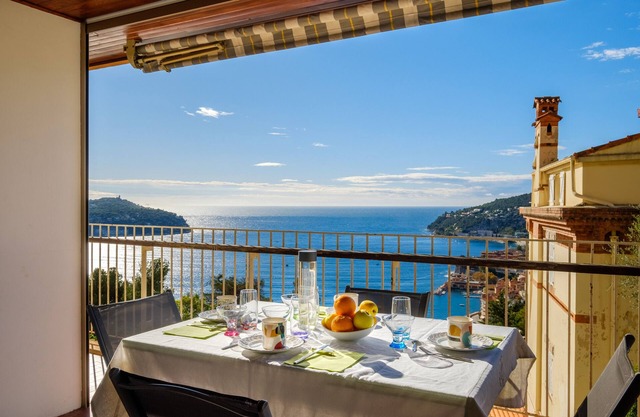 Apartment 'Résidence Le Clos Charmerade' with Sea View, Wi-Fi and Air Conditioning