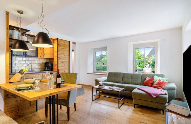 Apartment 'Gästehaus Wüpping 1' with Shared Terrace, Shared Garden and Wi-Fi