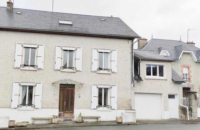 Apartment 'Gîte La Vigne Bugeat' with Shared Garden & Wi-Fi