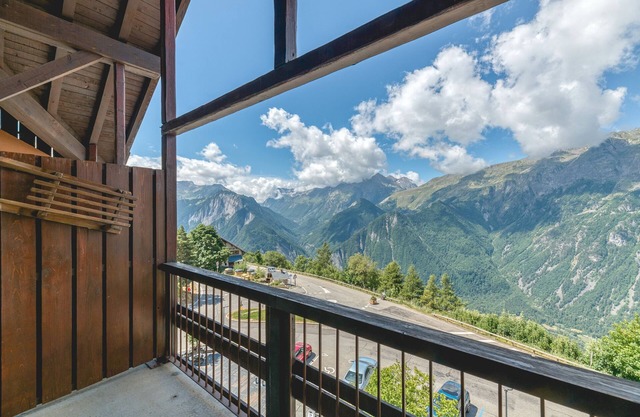 Apartment 'Granges 35' with Mountain View and Balcony