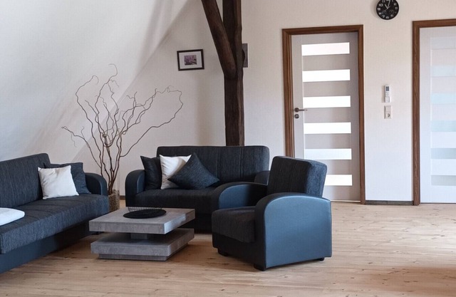 Apartment 'Haus Beim Schloß' with Private Terrace, Wi-Fi and Air Conditioning