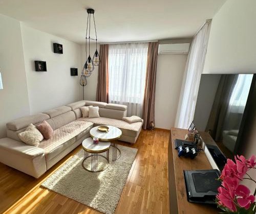 Apartment Hera with private garage
