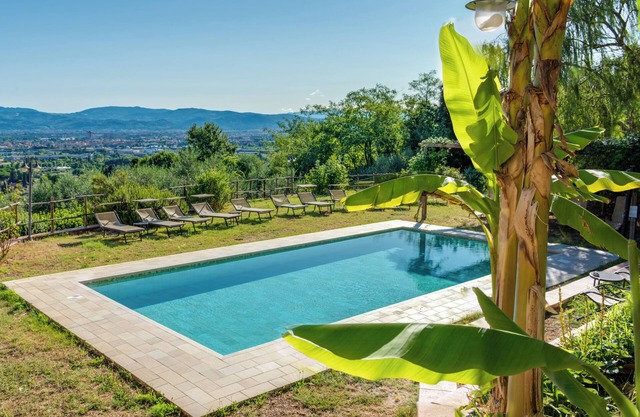 Apartment 'Il Poderaccio Vecchio' with Shared Pool, Wi-Fi and Air Conditioning