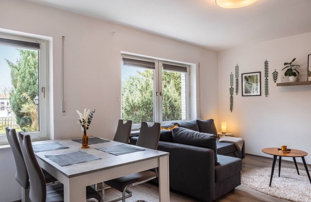 Apartment 'Im Kleinen Feld' with Private Terrace, Private Garden and Wi-Fi
