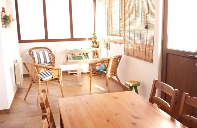 Apartment in a rural house with a small garden.Pets allowed