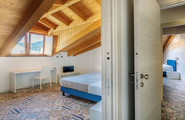 Apartment in Ancient Building with Jacuzzi