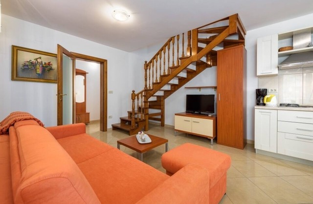 Apartment in Bašanija with Terrace, Air condition, WIFI, Dishwasher (113-4)