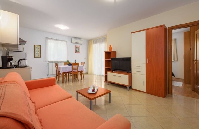 Apartment in Bašanija with Terrace, Air condition, WIFI (113-2)