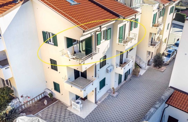 Apartment in center with sea view B1