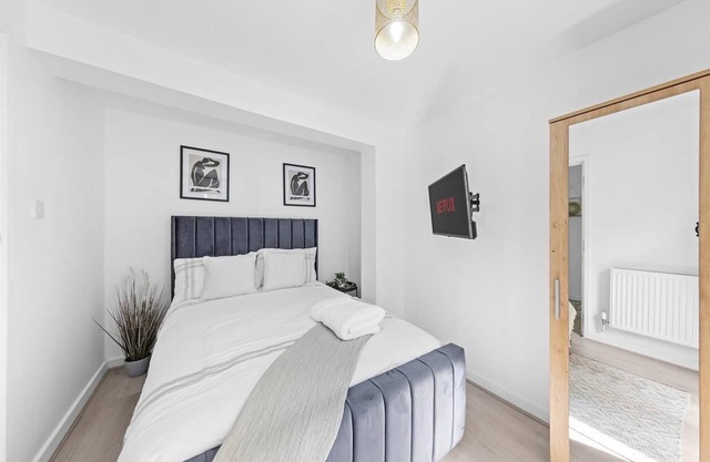 Apartment in Chatham, stone throw from major monuments and landmarks!