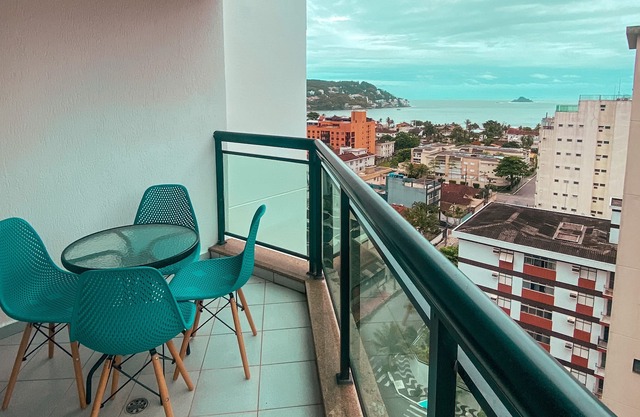 Apartment in Guarujá overlooking the sea