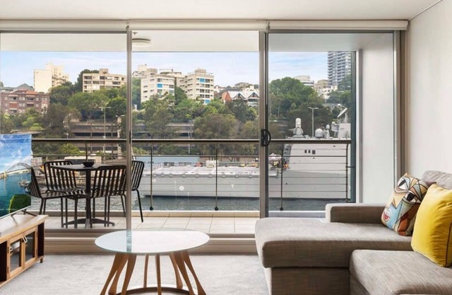 Apartment in Iconic Fingerwharf