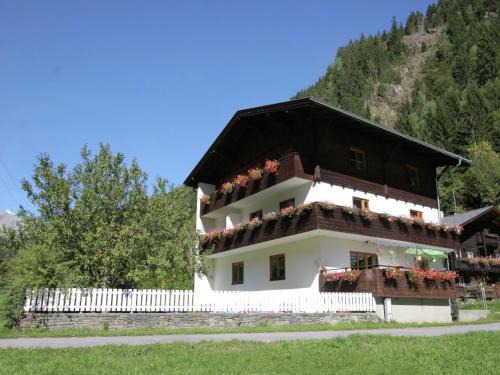 Apartment in Matrei near Ski Slopes