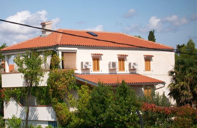 Apartment in Nerezine with Air condition, WIFI, Washing machine, Dishwasher (4827-2)