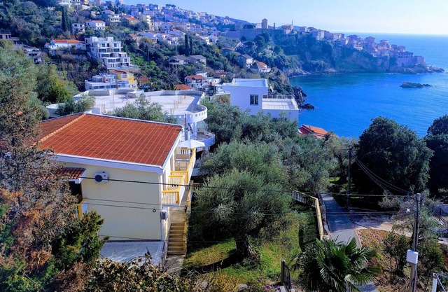 Apartment in peaceful place with sea view