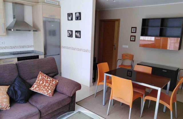 Apartment in the center of Betanzos with private garage. Pet friendly!