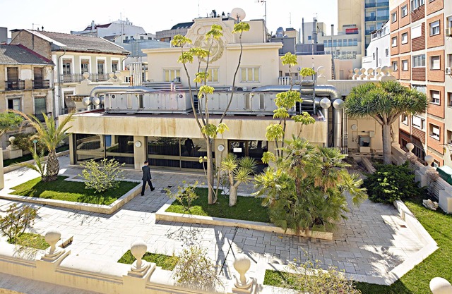 Apartment in the center of Alicante and 150m from the promenade