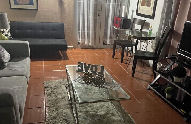 Apartment in the city, 5 minutes from the airport and the beach