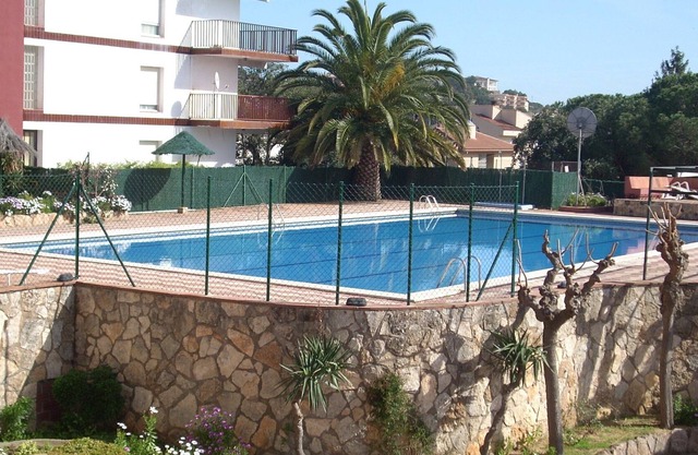 Apartment in Tossa de Mar, with pool, 12 minutes from the beach 4 people.