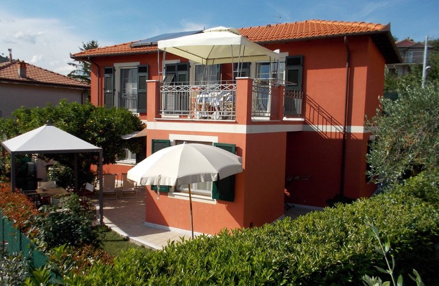 APARTMENT IN VILLA ON THE TOP FLOOR SEA VIEW