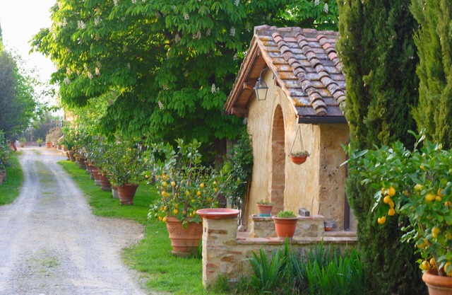 Apartment in villa with pool, WIFI, TV, patio, panoramic view, parking, close to San Gimignano