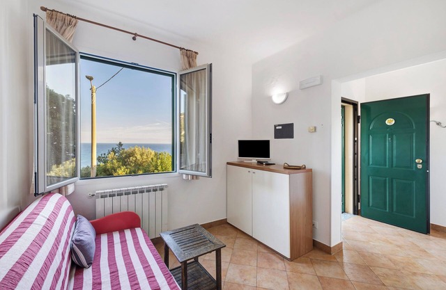 Apartment 'La Realidad 4' with Shared Pool, Wi-Fi and Air Conditioning