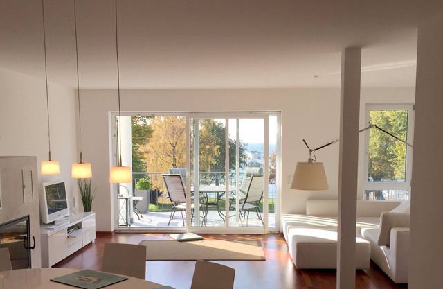 Apartment lake view-exclusive apartment in first row with balcony and lake view
