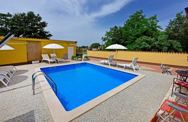 Apartment Laura C with shared Pool