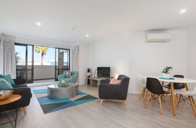 Apartment Living Stylish and Spacious Downtown