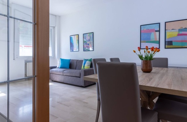 Apartment located on the 1st floor of a modern building with lift, 5 floors in total, CURRENTLY under renovation.The balcony, accessible from the living area and the sleeping area, is covered by scaffolding and cannot be usedPrivate garage for exclusive