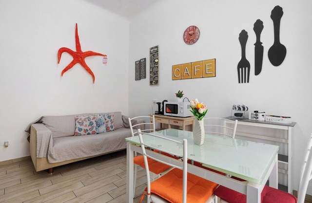 Apartment 'Ludy' with Balcony, Wi-Fi and Air Conditioning