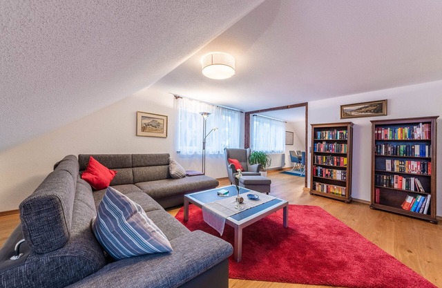Apartment LUSH for 4 adults & children with gin distillery near the lake