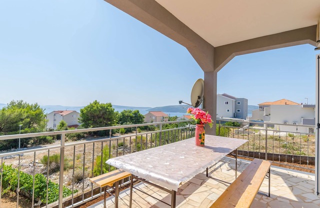 Apartment Markovic (36551-A1) - Seget Donji