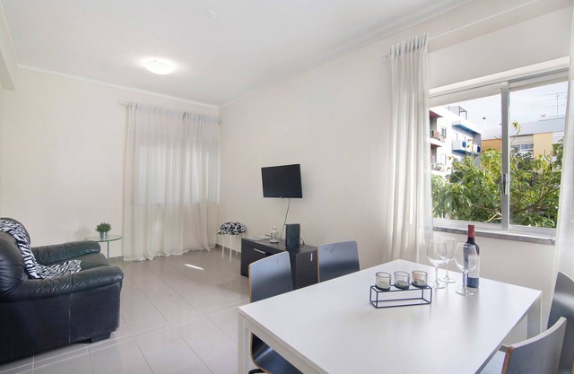Apartment 'Matinhos House' with Balcony, Wi-Fi and Air Conditioning
