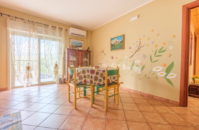 Apartment 'Meizon Sicilia' with Balcony, Wi-Fi and Air Conditioning