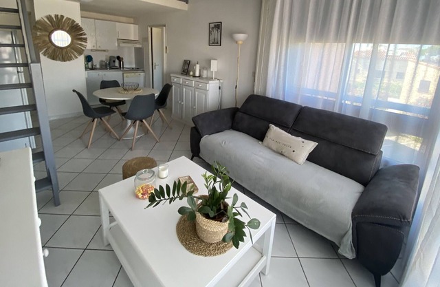 Apartment near beach and shops