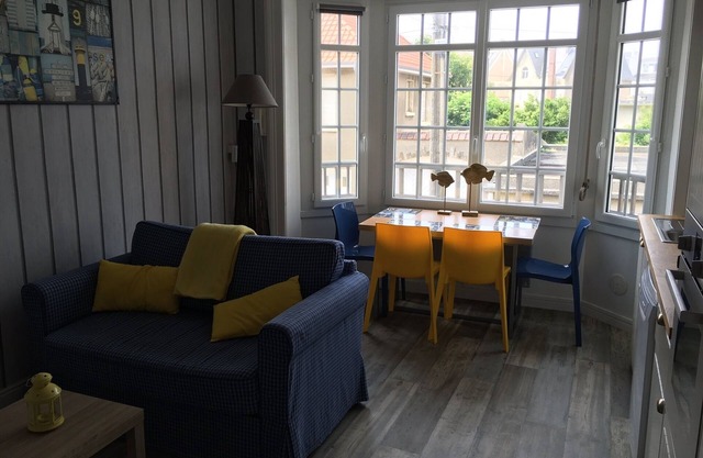 APARTMENT NEAR BEACH AND SHOPS IN WIMEREUX