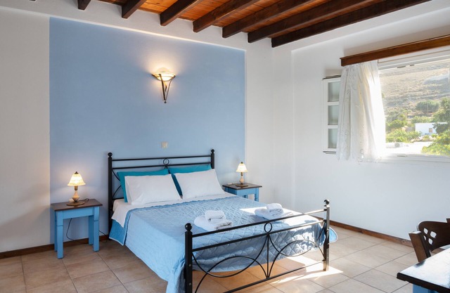 Apartment 'O Mpakses' with Private Terrace, Wi-Fi and Air Conditioning
