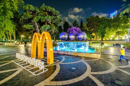 Apartment On Mc Donalds
