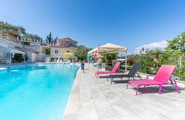 Apartment 'Paco's Superior Double Villa 15' with Sea View, Wi-Fi and Air Conditioning