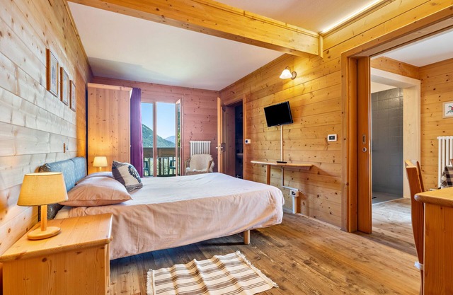Apartment 'Piccole Dolomiti' with Mountain View, Shared Terrace and Wi-Fi