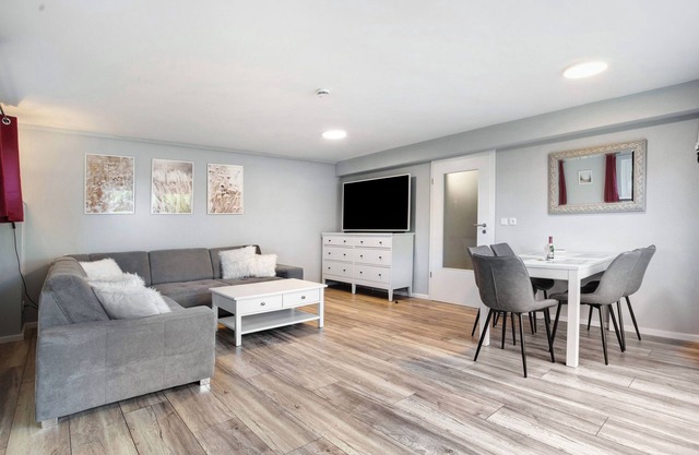 Apartment 'Rügenferienhaus Gartenwohnung' with Shared Terrace and Wi-Fi