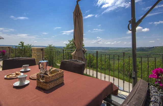 Apartment Ryan in the small town Krasica, 4,5 km from Buje