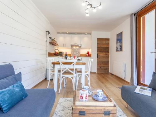Apartment Savoy - Lavachet by Interhome