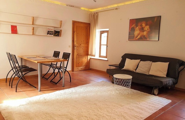 Apartment 'Schöne Wohnung Landhaus-Flair' with Private Terrace, Private Garden and Wi-Fi