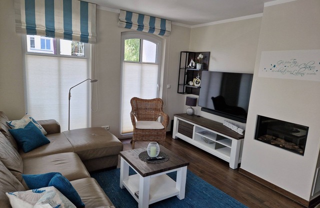 Apartment Schloonblick, central, 300 m beach, free WiFi, gas fireplace, 2 balconies