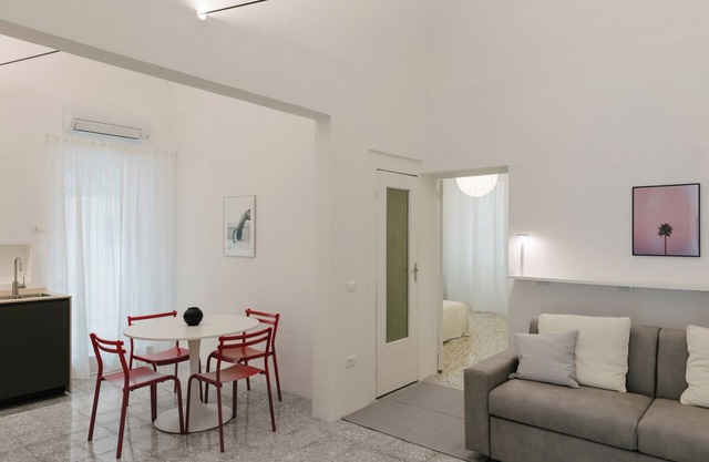 Apartment 'Studio Zeno' with Wi-Fi and Air Conditioning