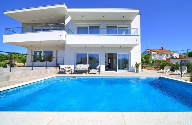 Apartment Timmy with private swimming pool and Seaview