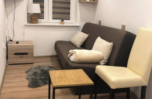 Apartment type budget/low cost, entry from the street, 150m to the beach