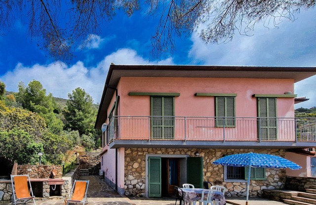 Apartment 'Villa Mirella Trilocale' with Private Terrace, Balcony and Wi-Fi